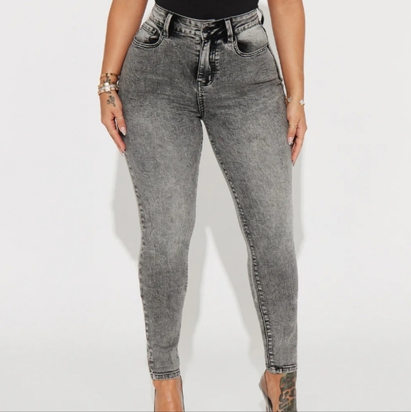 Fashion Nova Gray Acid Wash Curvy Jeans sz 11 - Picture 5 of 10